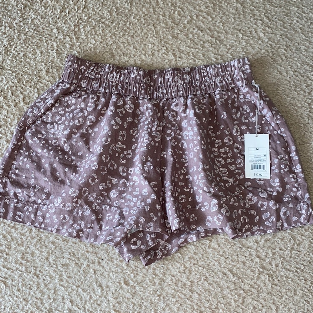 New with tags, Never worn, casual, printed, stretchy shorts with pockets!